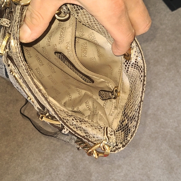 MICHEAL KORS purse - Picture 6 of 6